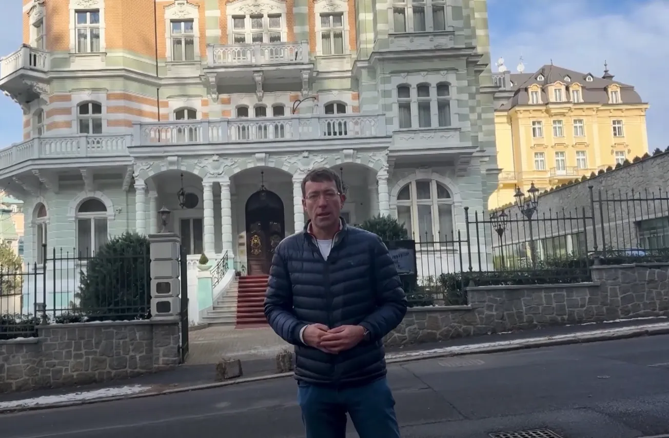 Sankcionovaný hotel ruského miliardáře tají své účetnictví. Výjimku nemá, potvrdil úřad