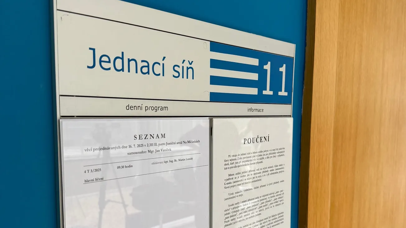Soud potrestal policistu za vynášení informací o pražském politikovi