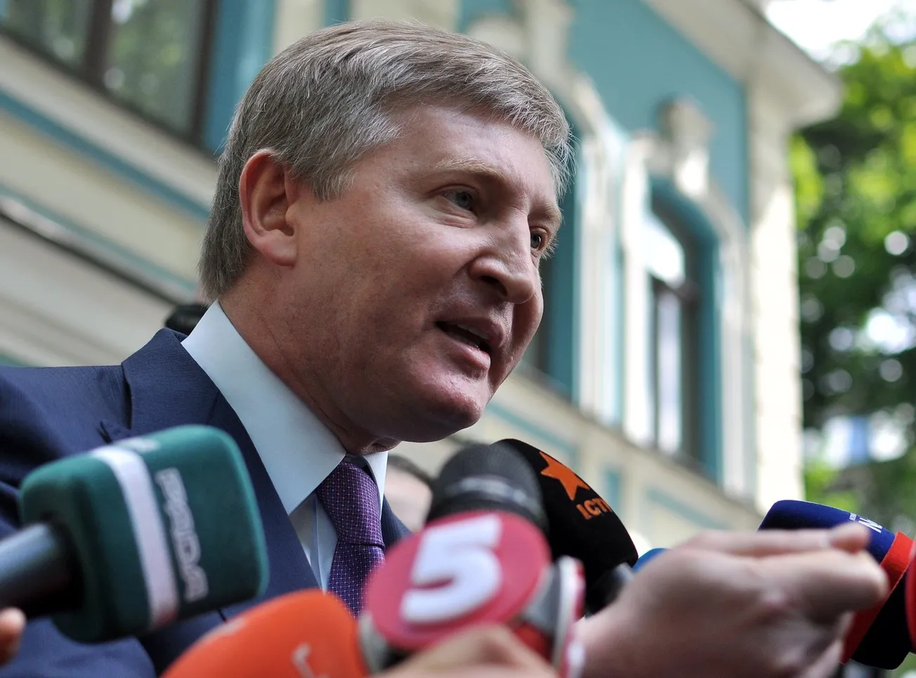 Vlastní ji nejbohatší Ukrajinec. Jaký je příběh firmy, co tlačí na prodej ruských domů