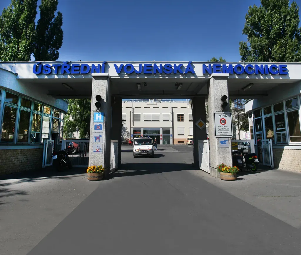 Náměstek z ÚVN zfalšoval lustrační osvědčení. Teď končí