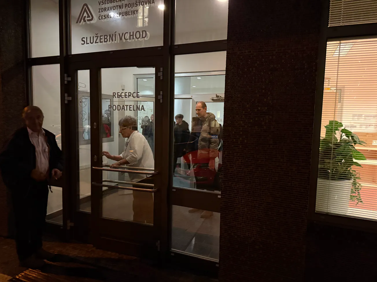 Razie NCOZ ve VZP. Více než deset zadržených