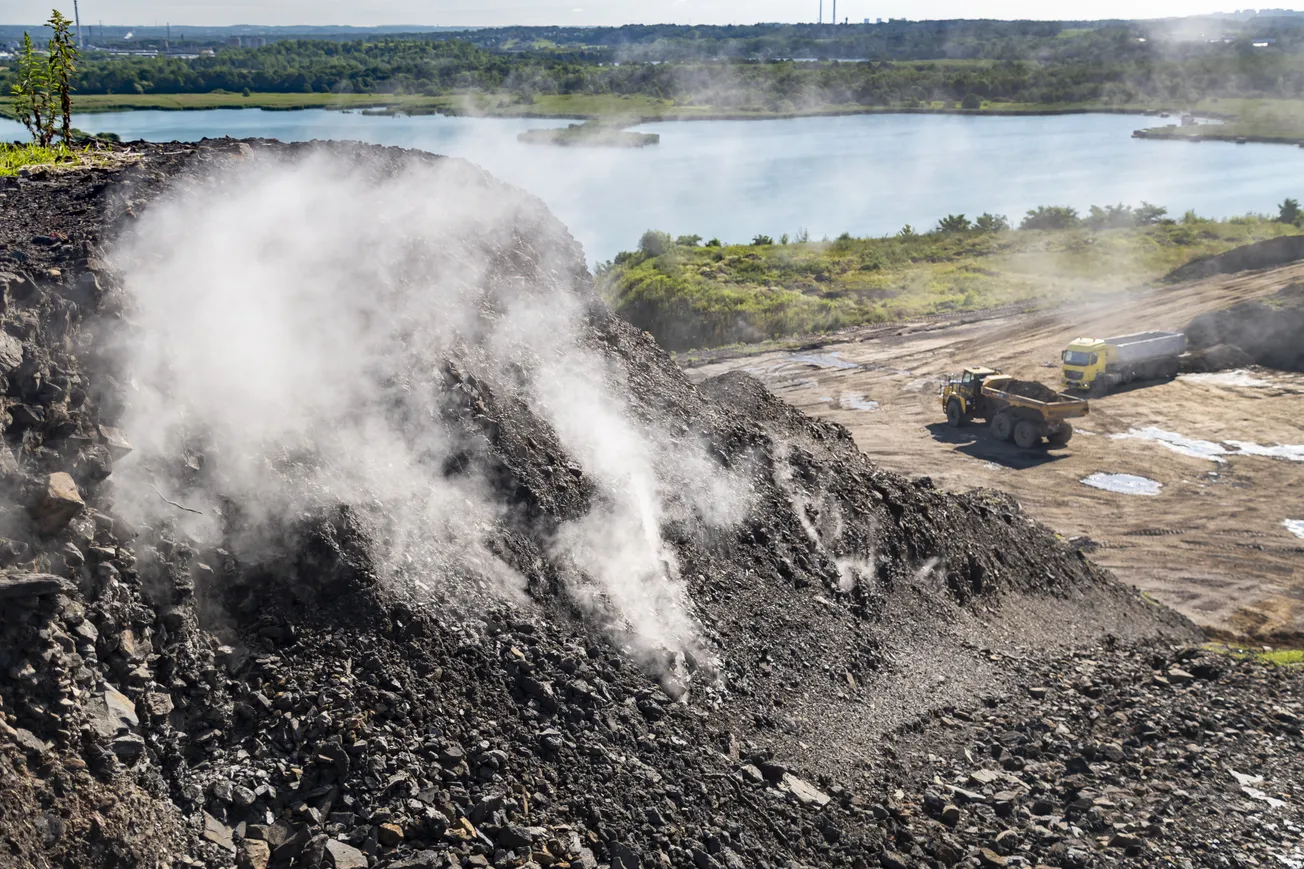 Místo sanace hořící haldy projekt za miliardy