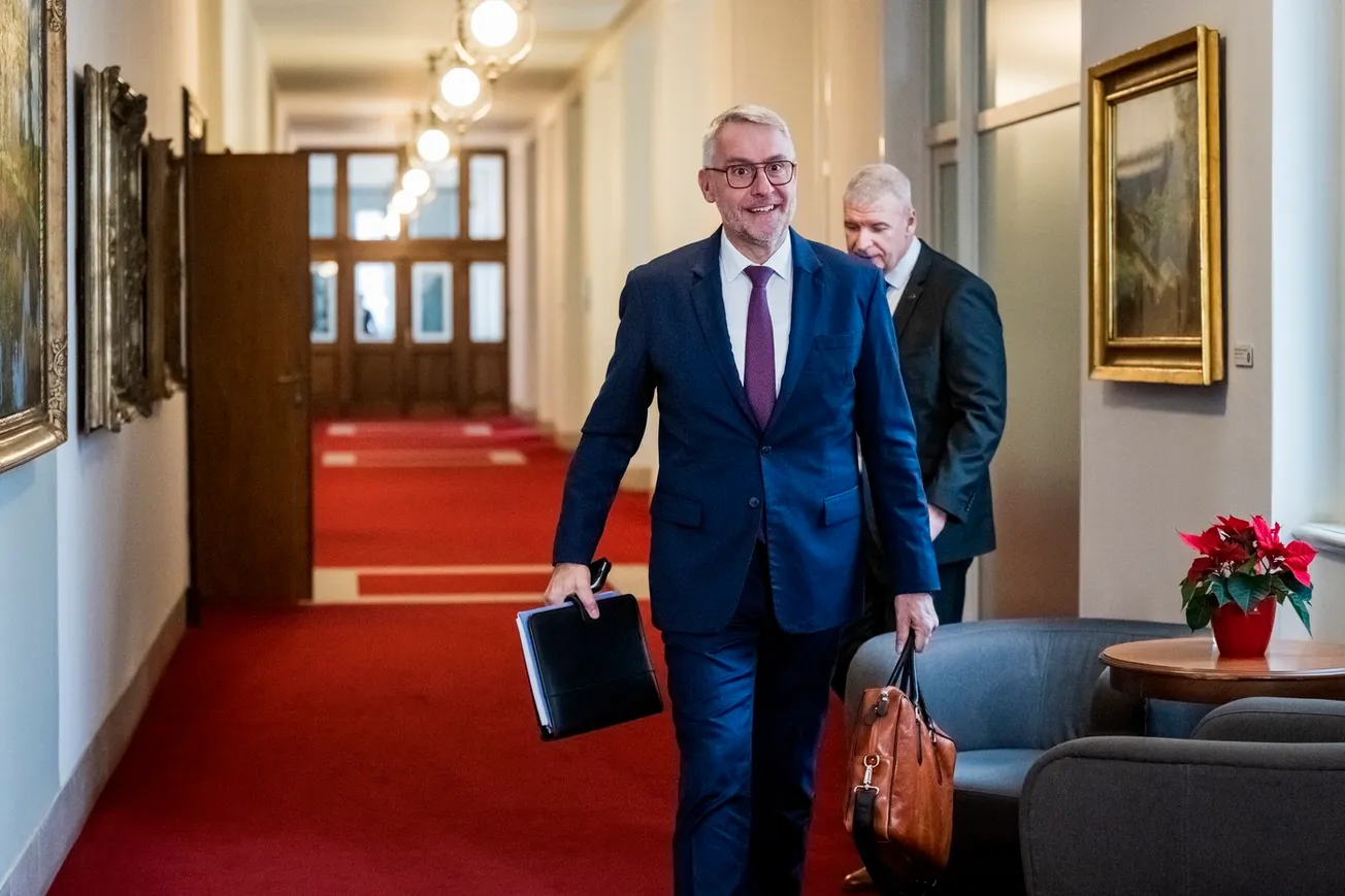 Metnar odvolal dozorčí radu pošty