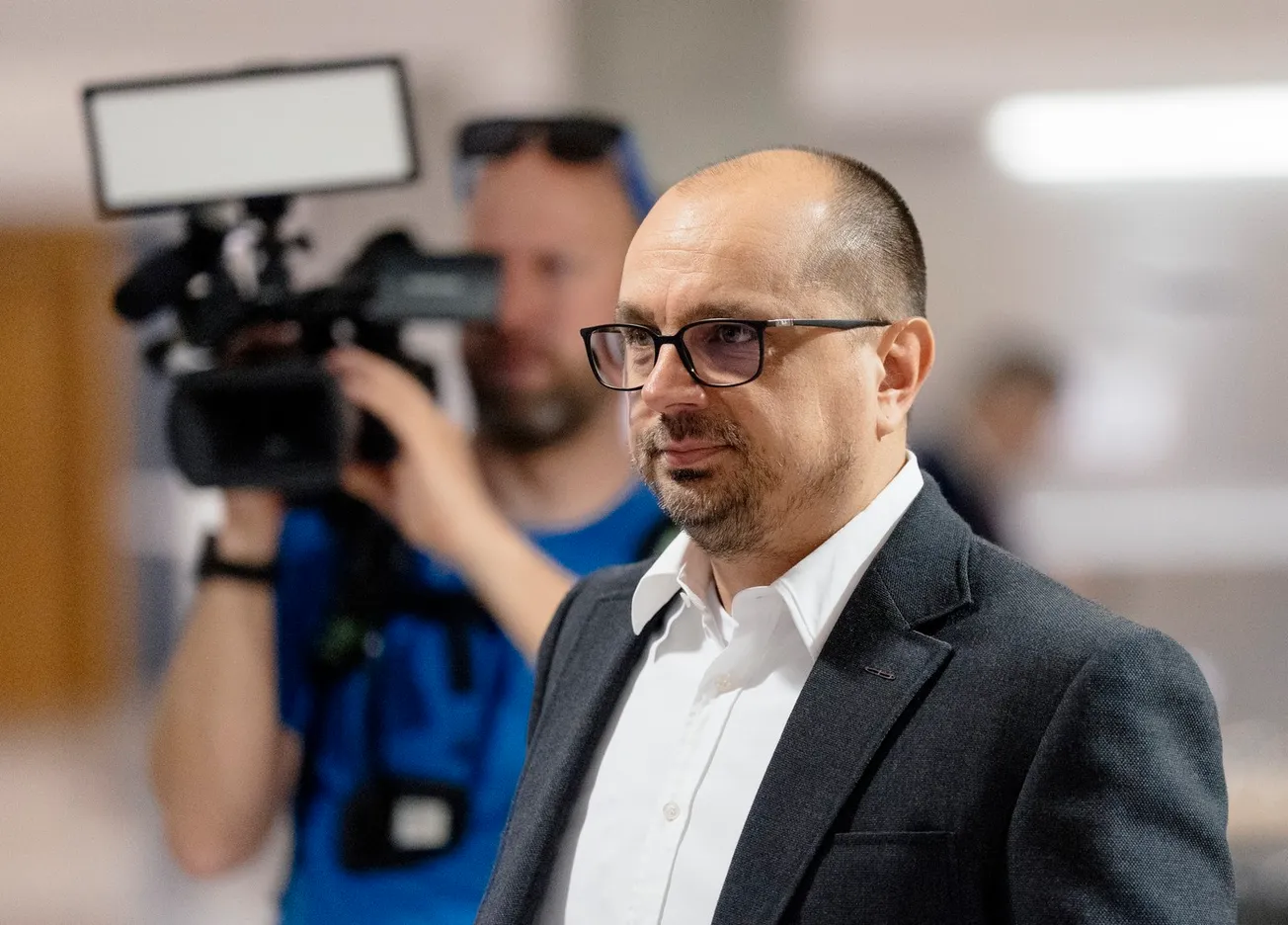 Exekuce u klíčového aktéra Dozimetru. V sídle obviněné firmy byla místnost proti odposlechům