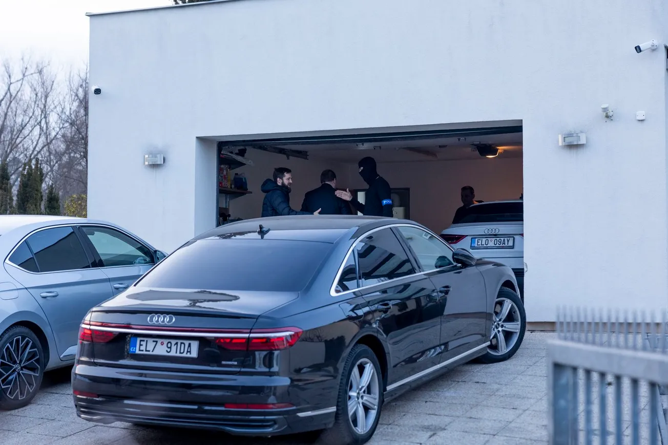 Exředitel Motola si vykoupil zabavené auto. Půjčil jsem si od dcer, popsal